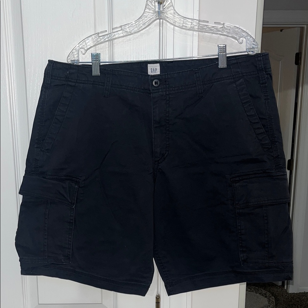 Gap black cargo shorts Size 38